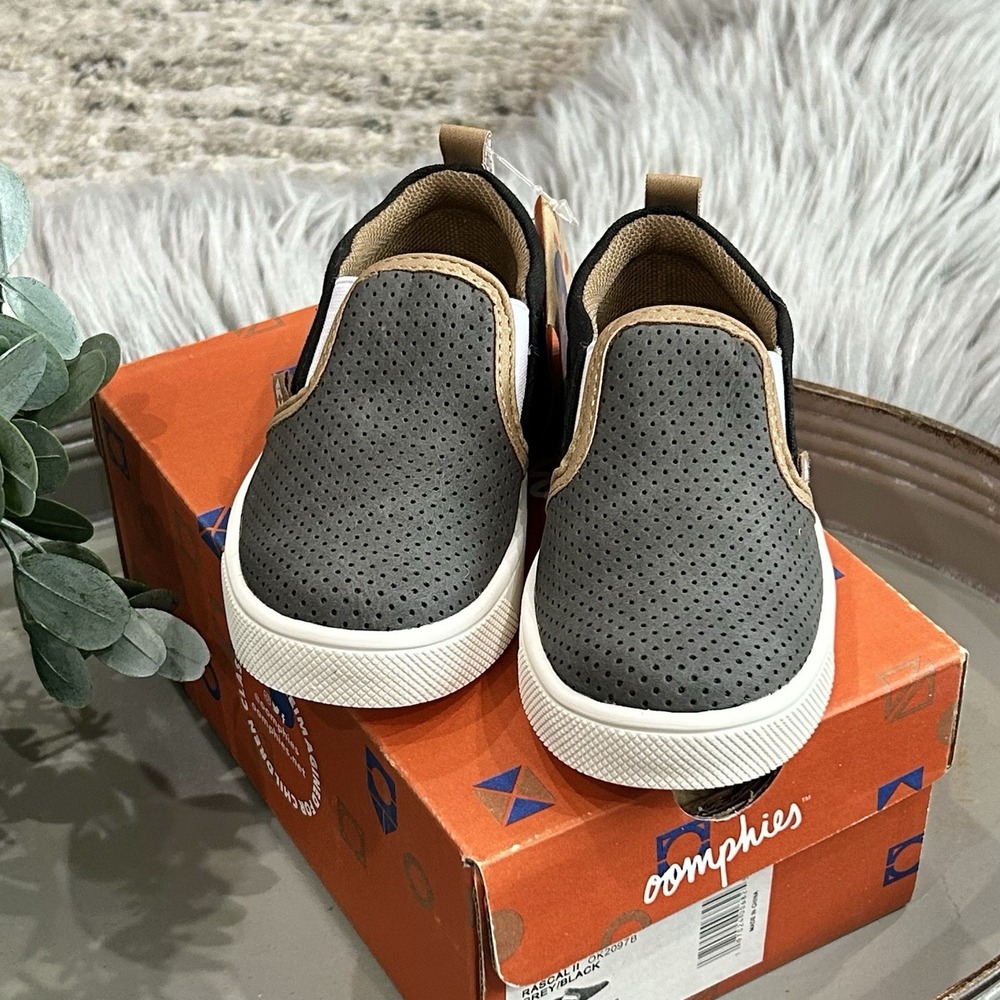 OOMPHIES Rascal II Grey/Black Slip-On Shoe‎ Size 7C NEW